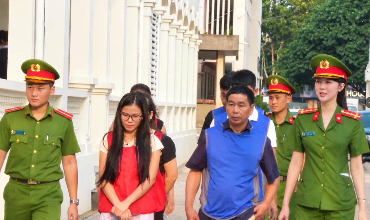 Triệt phá đường dây sản xuất, buôn bán thuốc An Cung giả từ bột mì, hóa chất - Ảnh 2.