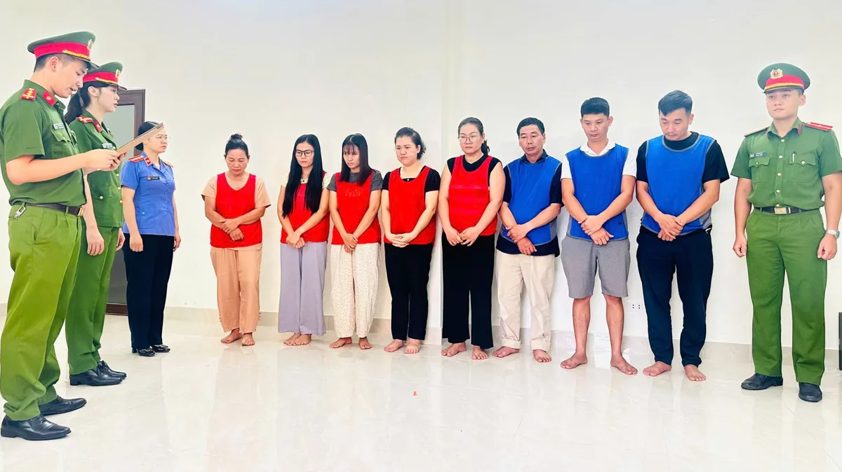 Triệt phá đường dây sản xuất, buôn bán thuốc An Cung giả từ bột mì, hóa chất - Ảnh 6.