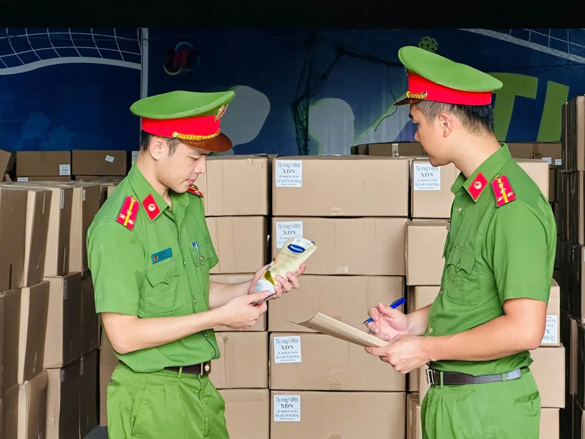 Triệt phá đường dây sản xuất, buôn bán thuốc An Cung giả từ bột mì, hóa chất - Ảnh 10.