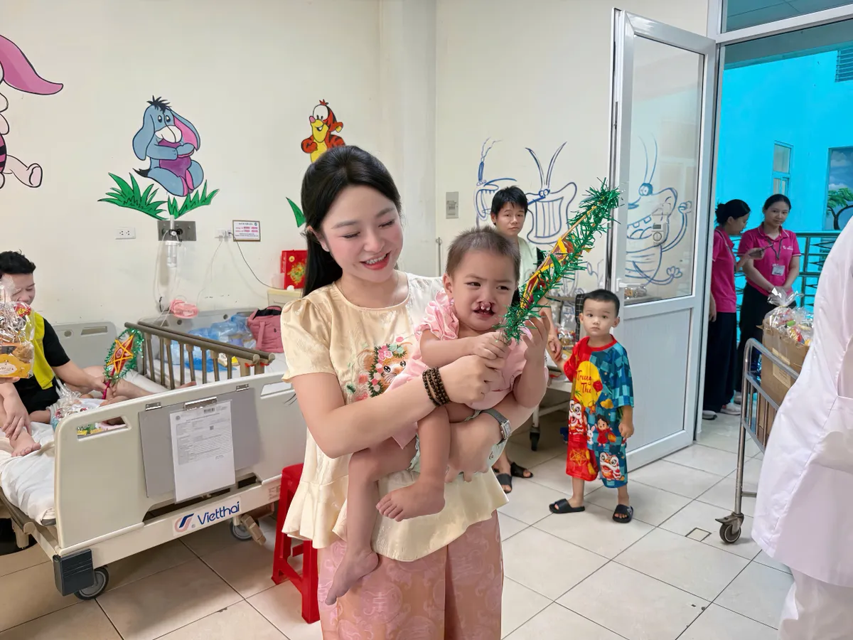 Mang Trung thu đến với những trái tim nhỏ- Ảnh 1.