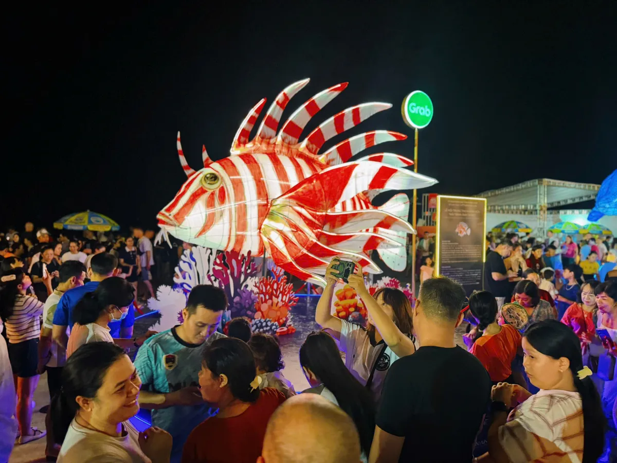 Sắc màu Trung thu bên vịnh biển- Ảnh 1.