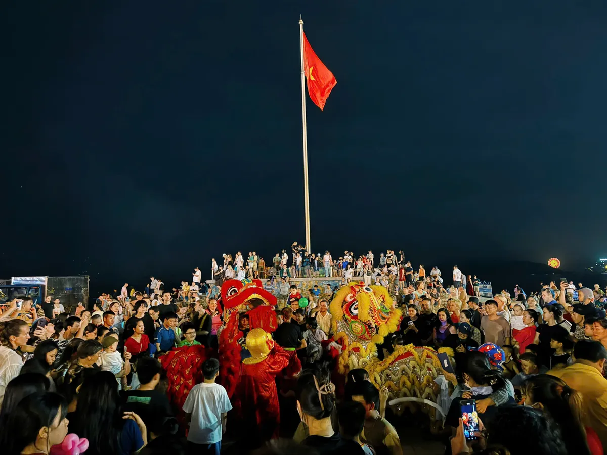 Sắc màu Trung thu bên vịnh biển- Ảnh 8.