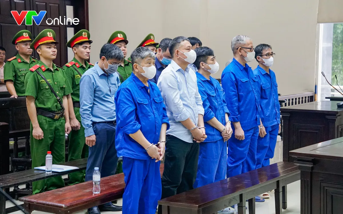 Các bị cáo tại phiên toà phúc thẩm. (ảnh: Lô Giang)