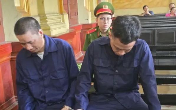 Hai bị cáo tại toà. Ảnh: CATPHCM 