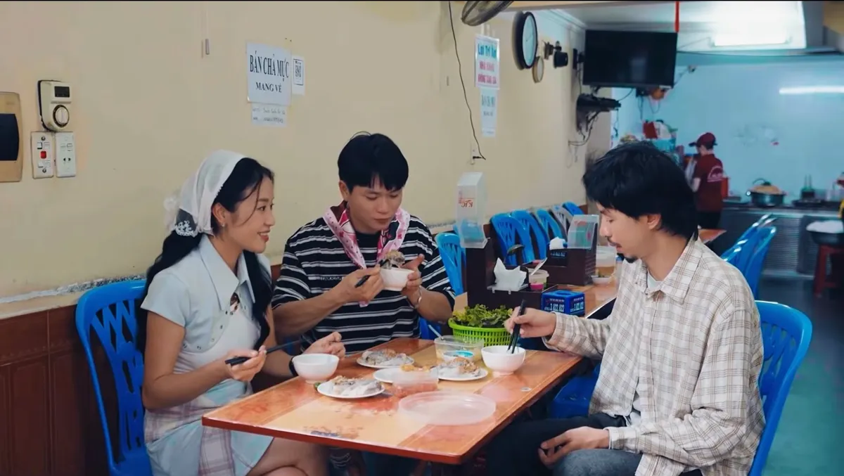 Đen Vâu, Tuấn Cry khám phá ẩm thực Hạ Long trong tập mở màn "Sao chọn" - Ảnh 1.