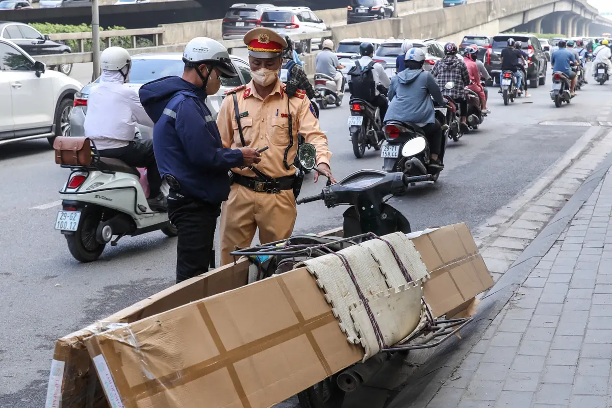 Tai nạn giảm sâu trong 9 tháng, hơn 3,7 triệu trường hợp vi phạm giao thông bị xử lý - Ảnh 1.