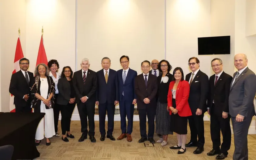 Tổng Bí thư, Chủ tịch nước Tô Lâm tiếp Nhóm Nghị sĩ hữu nghị Canada - Việt Nam - Ảnh 2.