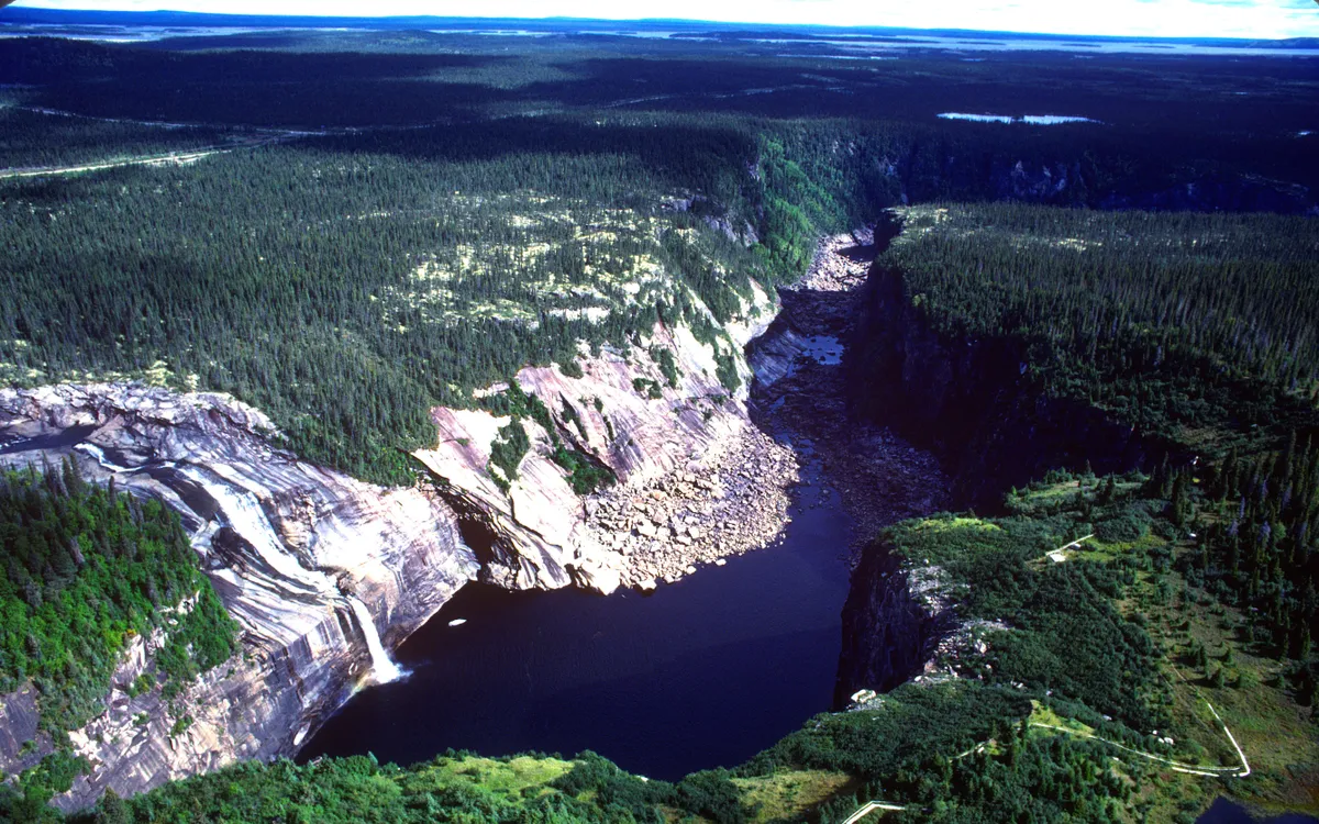 Đập thuỷ điện khổng lồ Churchill Fall tại Canada. Ảnh: Reuters