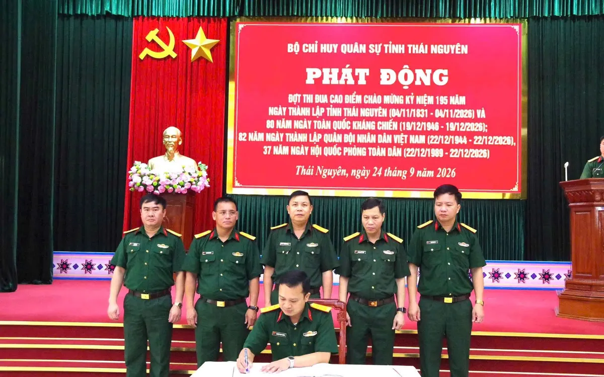 Bộ CHQS tỉnh Thái Nguyên tổ chức phát động đợt thi đua cao điểm với chủ đề "80 ngày thi đua quyết thắng, viết tiếp bản hùng ca". Ảnh: Duy Đức.