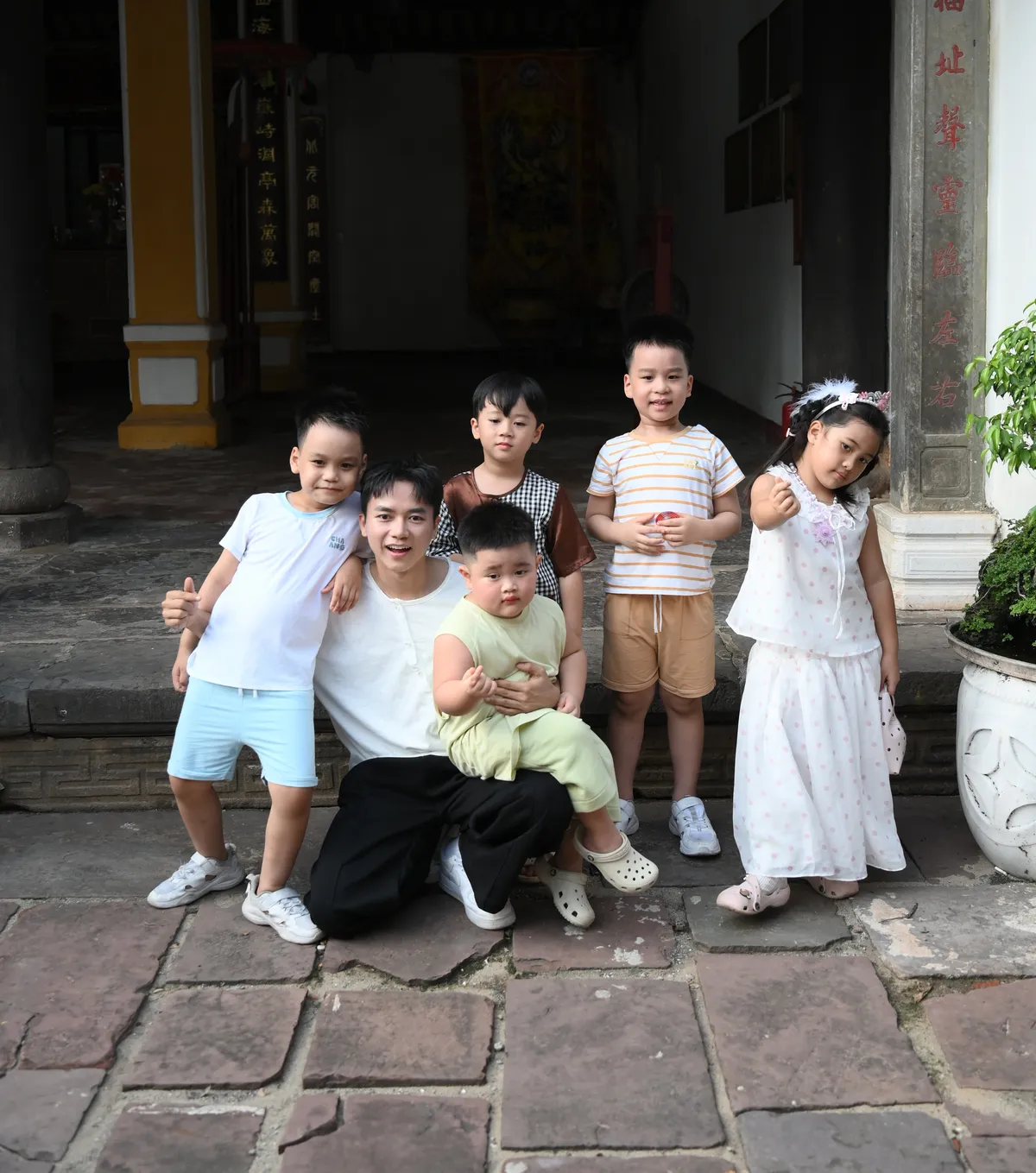 B&ugrave;i C&ocirc;ng Nam: Đi c&ugrave;ng c&aacute;c em nhỏ, t&ocirc;i học được c&aacute;ch chậm lại v&agrave; quan s&aacute;t nhiều hơn  - Ảnh 2.
