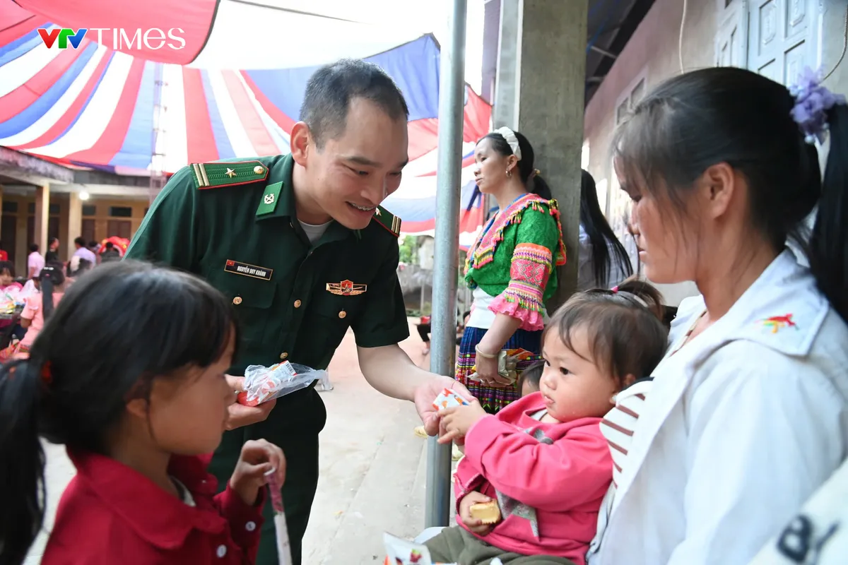 Lai Châu: Ấm áp đêm hội trăng rằm nơi biên giới Ngài Thầu - Ảnh 7.