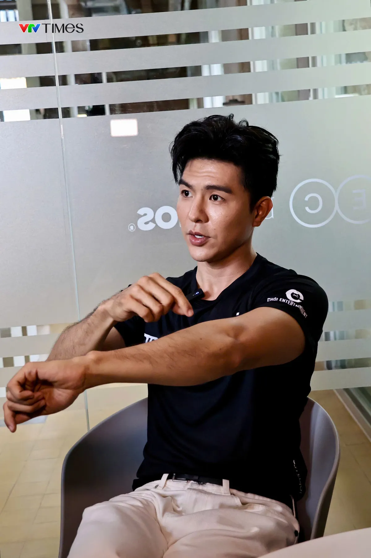 Steven Nguyễn đưa văn hóa đua bò Chùa Rô vào 'Trại buôn người' - Ảnh 1.