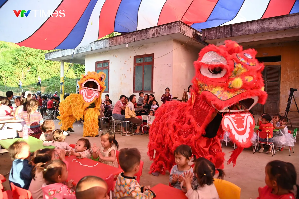 Lai Châu: Ấm áp đêm hội trăng rằm nơi biên giới Ngài Thầu - Ảnh 3.