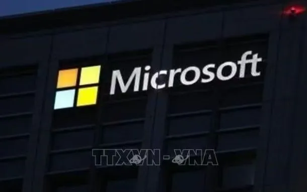 Biểu tượng Microsoft tại tòa nhà ở Tokyo, Nhật Bản. Ảnh: Kyodo/TTXVN.