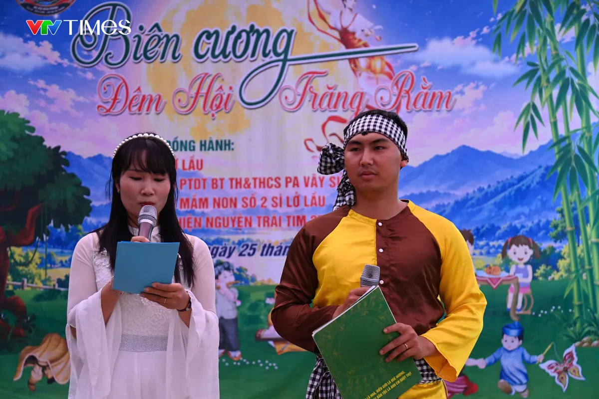 Lai Châu: Ấm áp đêm hội trăng rằm nơi biên giới Ngài Thầu - Ảnh 1.