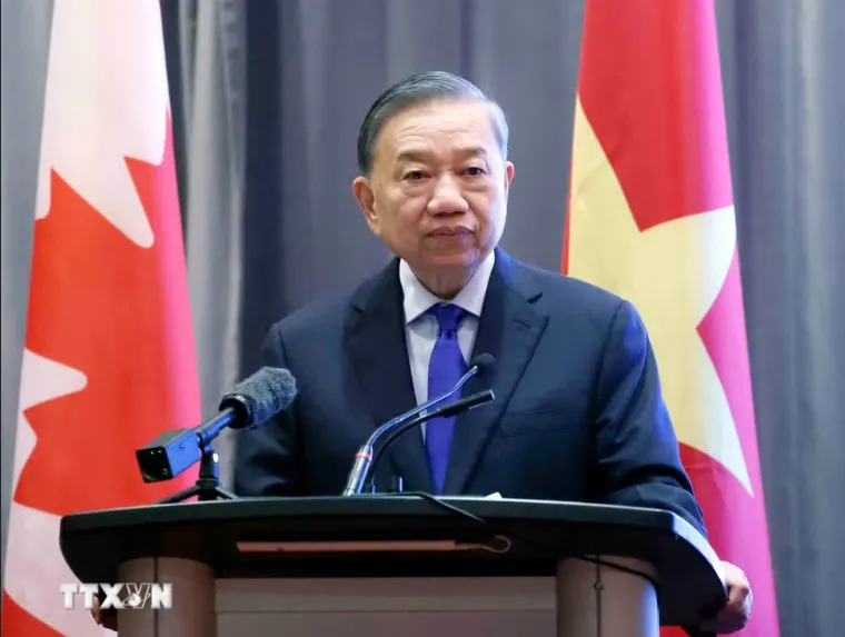 Tổng Bí thư, Chủ tịch nước Tô Lâm gặp gỡ cán bộ, nhân viên Đại sứ quán và cộng đồng người Việt Nam tại Canada - Ảnh 2.