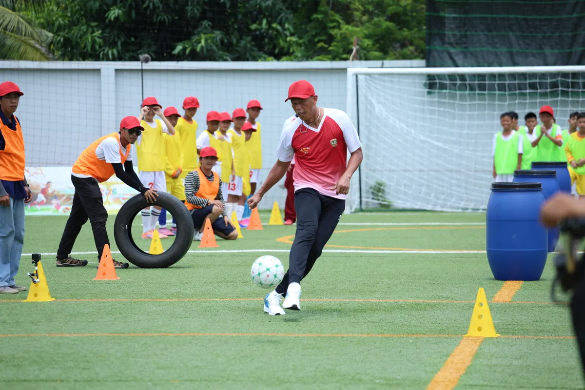 Cầu thủ nhí 2026 - Tập 2: Đội Bùi Tấn Trường thắng nghẹt thở trên chấm luân lưu - Ảnh 2.
