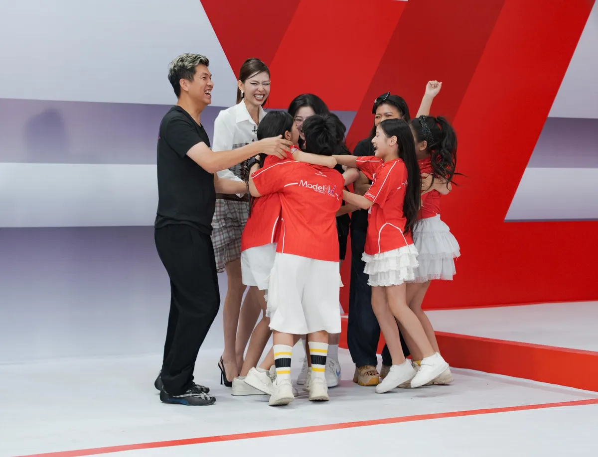 Kết quả bất ngờ trong thử thách đầu tiên của Top 15 Người mẫu nhí Việt Nam 2026 - Ảnh 4.