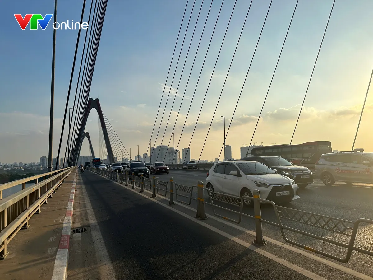 Tổ chức lại giao thông cầu Nhật Tân: Ô tô cùng chạy tối đa 80 km/h - Ảnh 1.