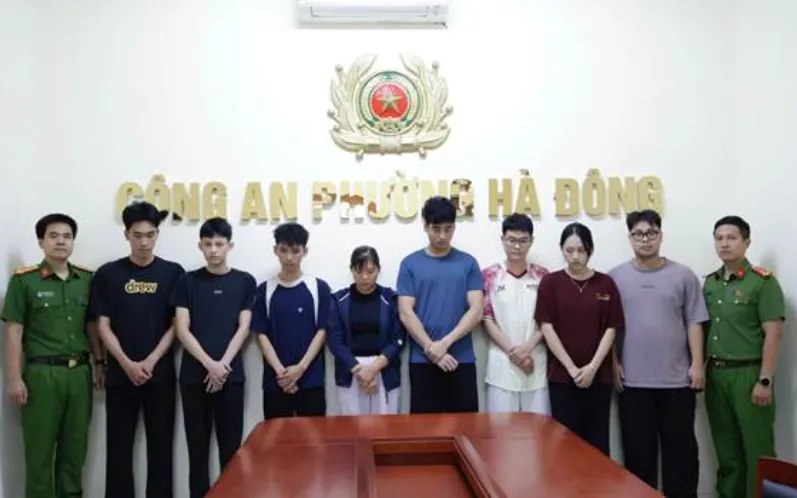 Các đối tượng tại Công an phường Hà Đông. Ảnh: Cổng TTĐT Công an TP Hà Nội