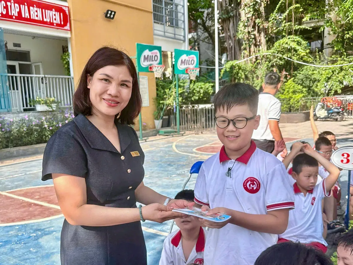 Hà Nội: Hơn 1.800 học sinh Trường Tiểu học Khương Mai được trang bị kỹ năng an toàn giao thông - Ảnh 3.