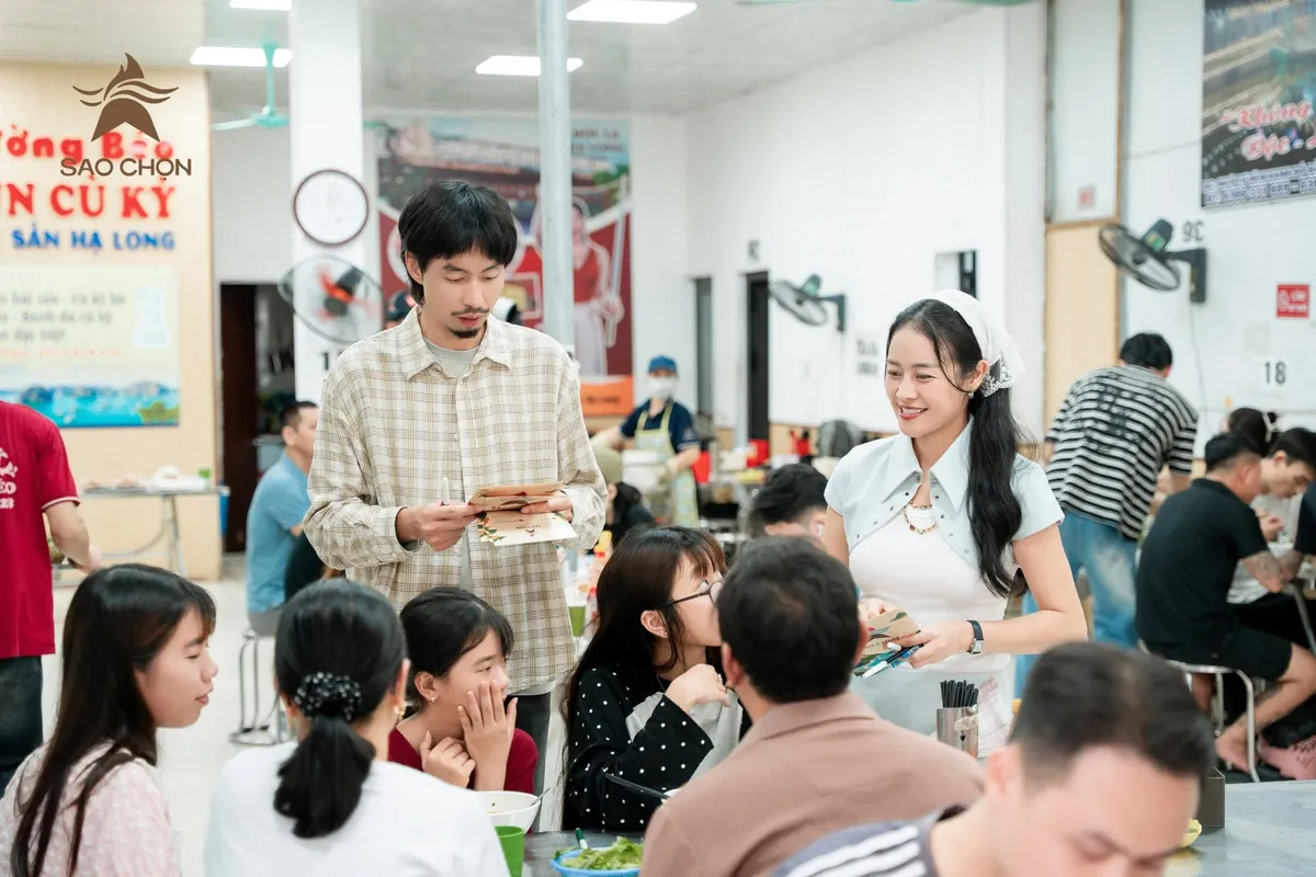 Sao chọn: Đen Vâu, Tuấn Cry tự tay tráng bánh cuốn, giã chả mực tại Hạ Long - Ảnh 7.