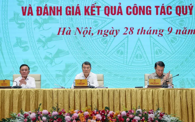 Thủ tướng Chính phủ Lê Minh Hưng, Trưởng Ban Chỉ đạo Trung ương về phát triển khoa học, công nghệ, đổi mới sáng tạo và chuyển đổi số, chủ trì phiên họp đầu tiên của Ban Chỉ đạo sau khi kiện toàn theo Quyết định số 208-QĐ/TW của Bộ Chính trị - Ảnh: chinhphu.vn/Nhật Bắc