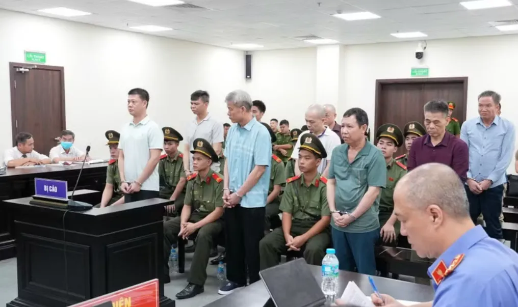 Vụ khai thác quặng trái phép ở Yên Bái: Các bị cáo thỏa thuận phân chia lợi nhuận - Ảnh 1.