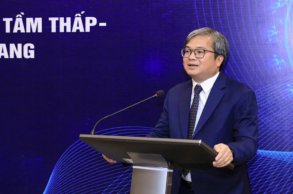 Hà Nội ký kết hợp tác thử nghiệm mô hình kinh tế không gian tầm thấp và taxi bay Ehang - Ảnh 2.