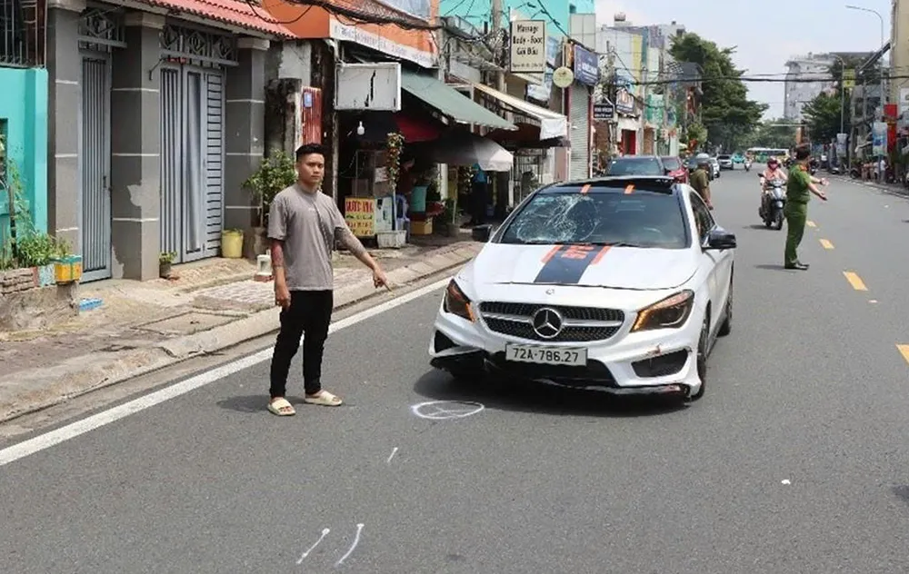Khởi tố t&agrave;i xế &ocirc; t&ocirc; t&ocirc;ng 2 chị em đi xe m&aacute;y rồi bỏ trốn - Ảnh 2.