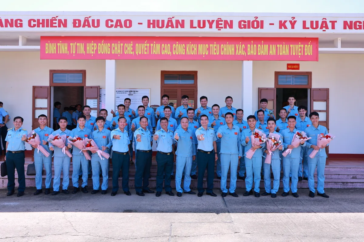 Trường Sĩ quan Không quân tổ chức diễn tập bắn, ném bom đạn thật năm 2026 - Ảnh 10.
