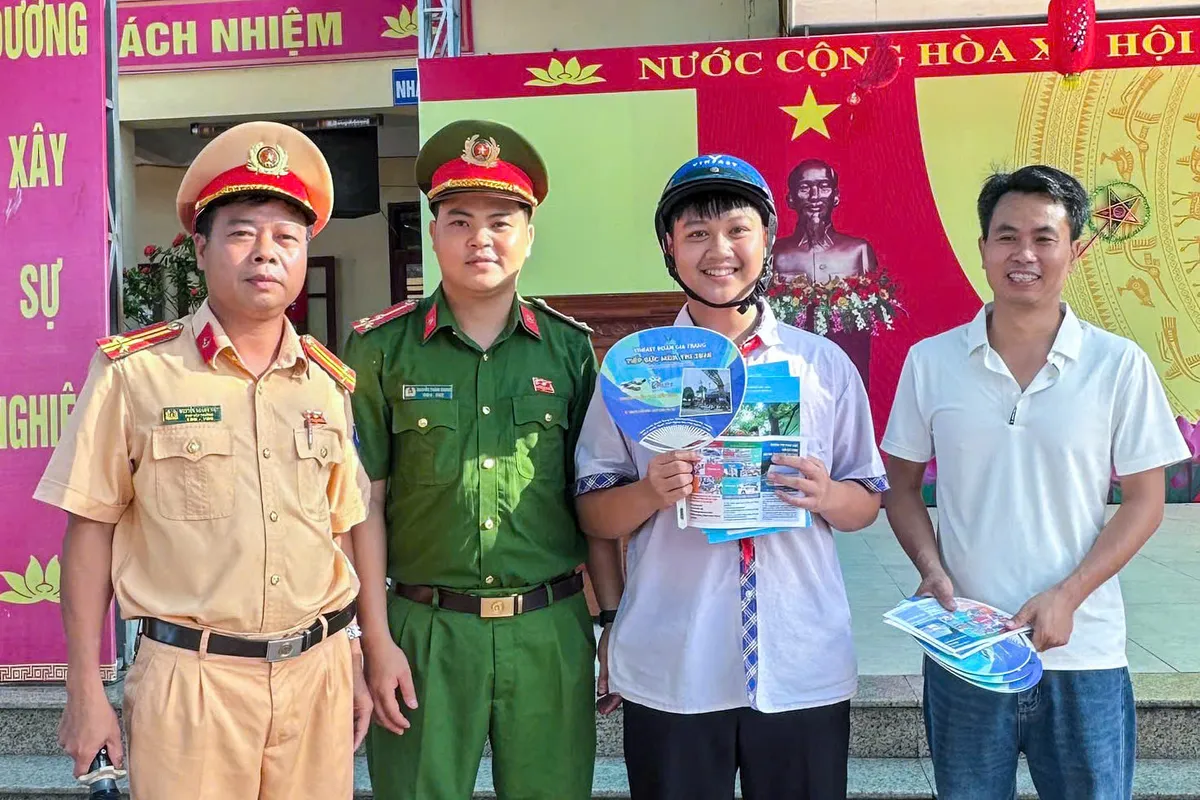 Hà Nội: 1.362 học sinh Trường THCS Chương Mỹ 3 được tuyên truyền an toàn giao thông - Ảnh 3.