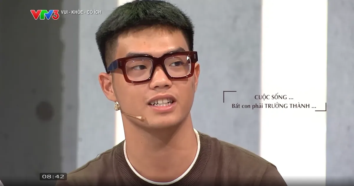 Con trai NSƯT B&aacute; Anh trải l&ograve;ng về biến cố gia đ&igrave;nh tan vỡ: "Cuộc sống bắt con phải trưởng th&agrave;nh" - Ảnh 2.