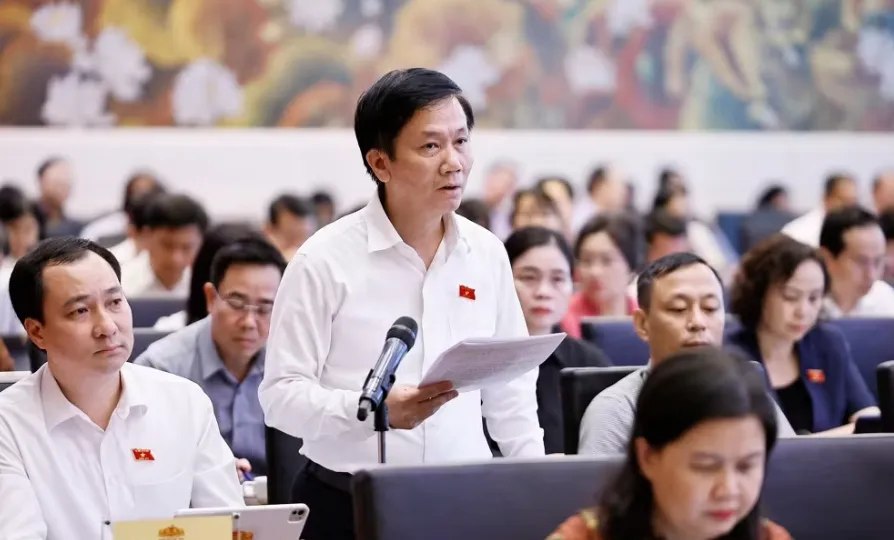 Nhiều đại biểu đồng tình mở rộng đối tượng tham gia bảo hiểm bắt buộc - Ảnh 2.