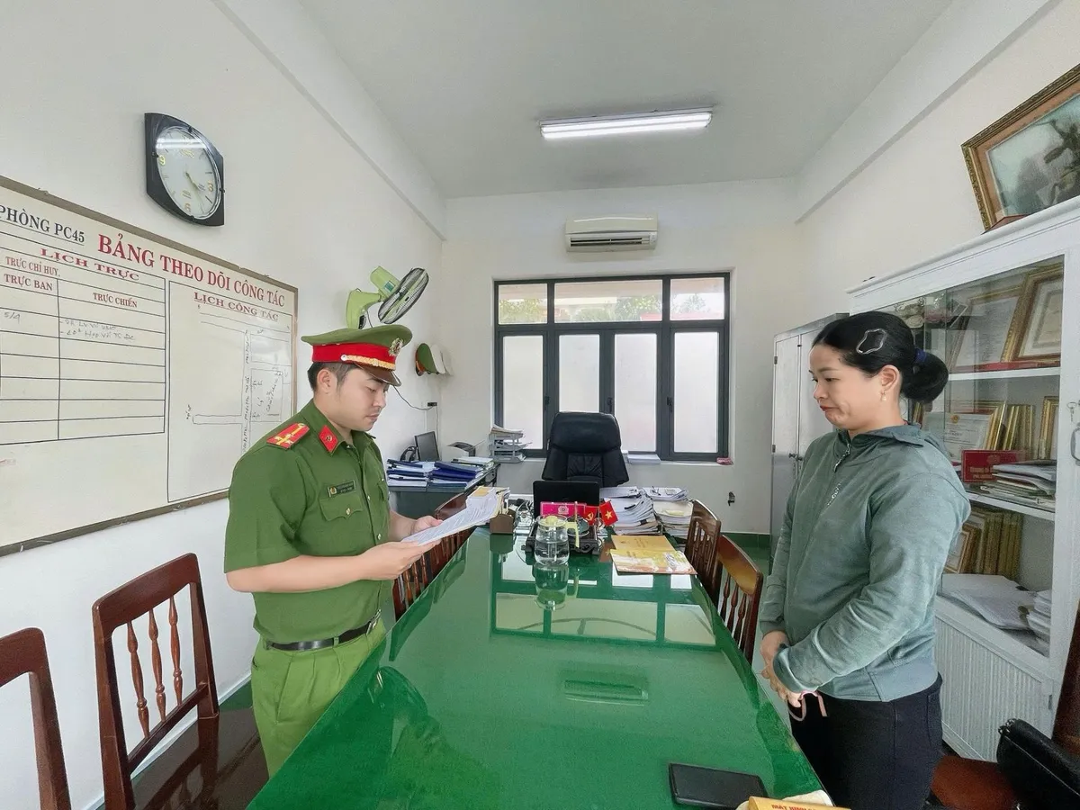 Triệt phá đường dây mua bán hóa đơn liên tỉnh hơn 20 tỷ đồng, khởi tố 3 bị can - Ảnh 2.