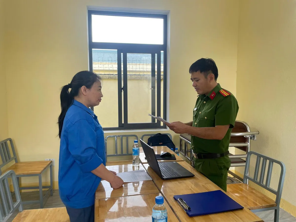 Triệt phá đường dây mua bán hóa đơn liên tỉnh hơn 20 tỷ đồng, khởi tố 3 bị can - Ảnh 1.