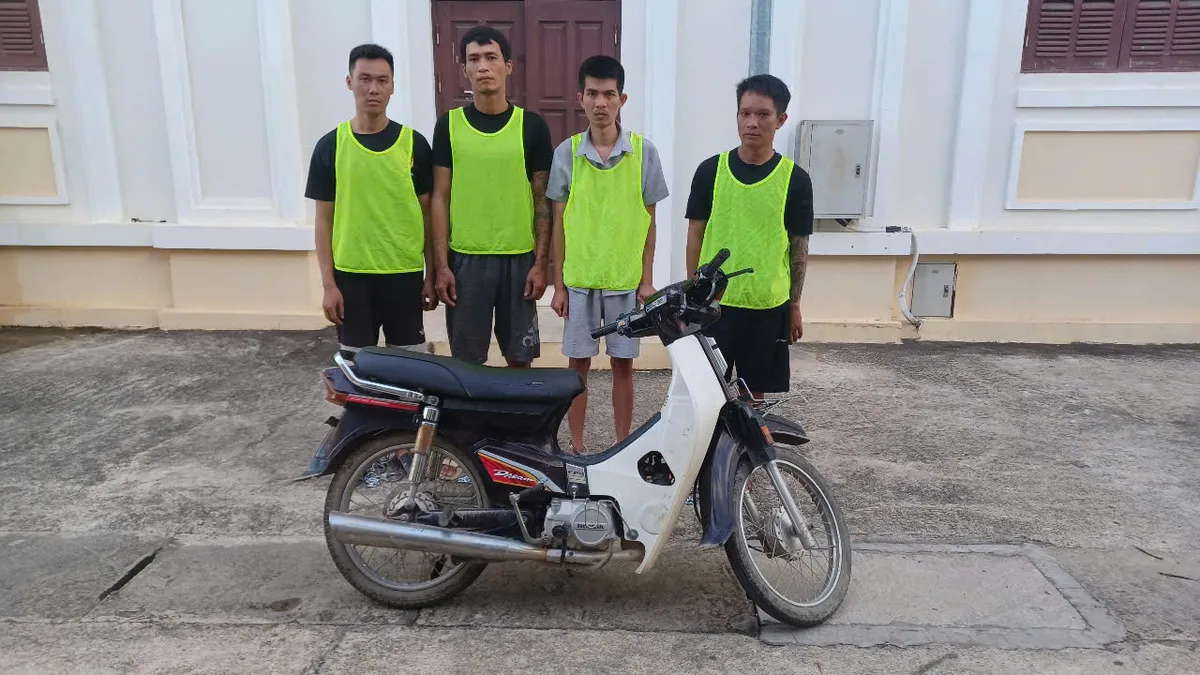 Thuê xe tự lái rồi mang đi cầm cố, 2 đối tượng bị khởi tố - Ảnh 2.