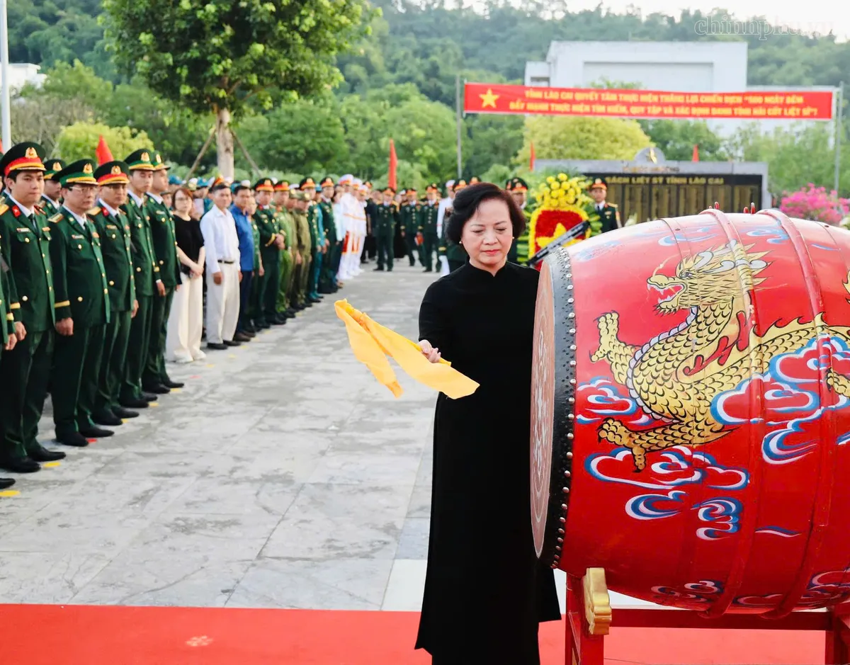 Phó Thủ tướng Phạm Thị Thanh Trà dự Lễ truy điệu, an táng hài cốt liệt sĩ tại Lào Cai - Ảnh 1.