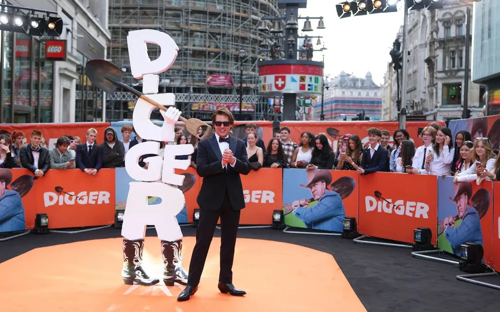 Tom Cruise trong hoạt động quảng bá cho phim Digger (Ảnh: AP)