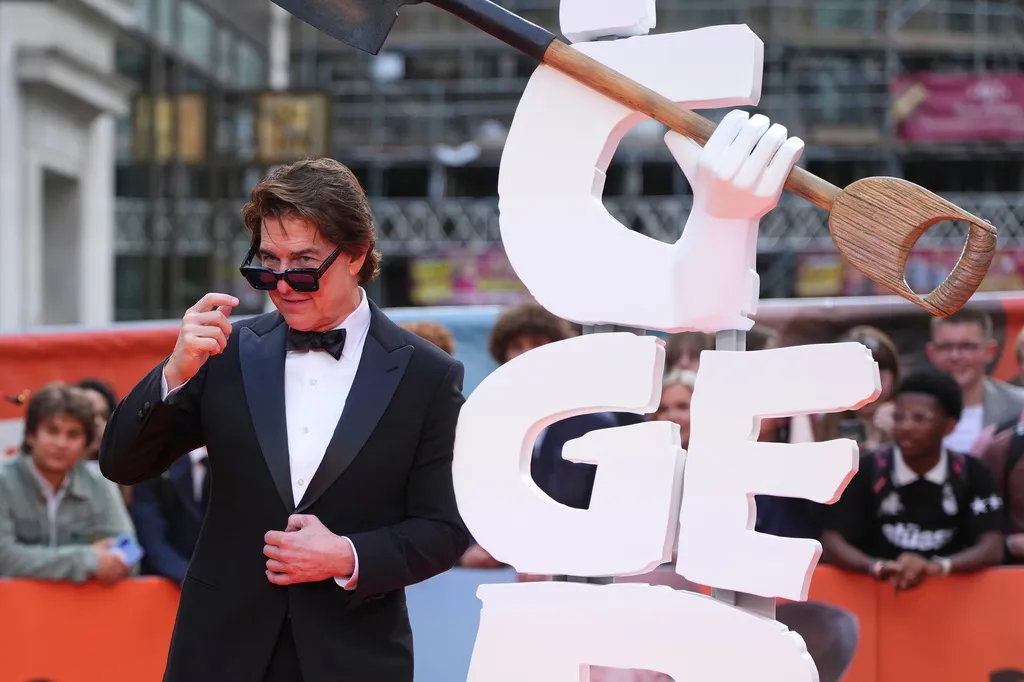 Chiến lược tiếp thị kh&aacute;c lạ c&oacute; cứu được phim của Tom Cruise? - Ảnh 4.