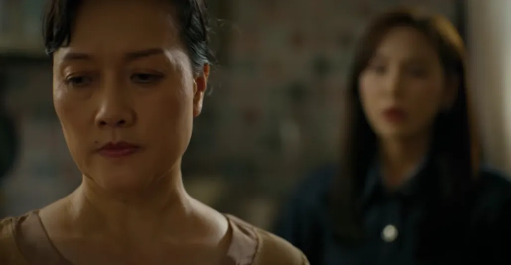 Mùa hè năm ấy - Tập 24: Bà Ngọc nhập viện vì lo nghĩ chuyện tình cảm của Phương với Khánh, Tùng - Ảnh 1.