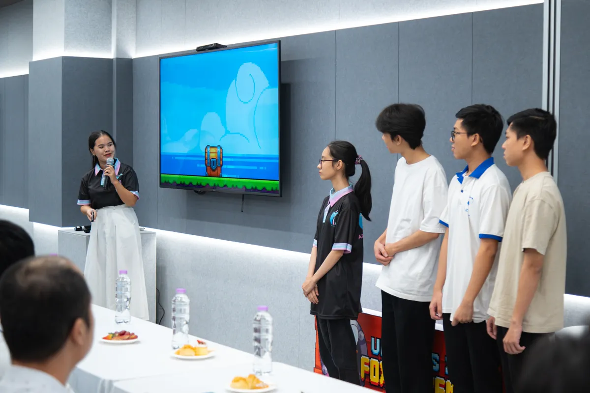 Doanh nghiệp và nhà trường bắt tay tạo sân chơi lập trình cho sinh viên - Ảnh 3.