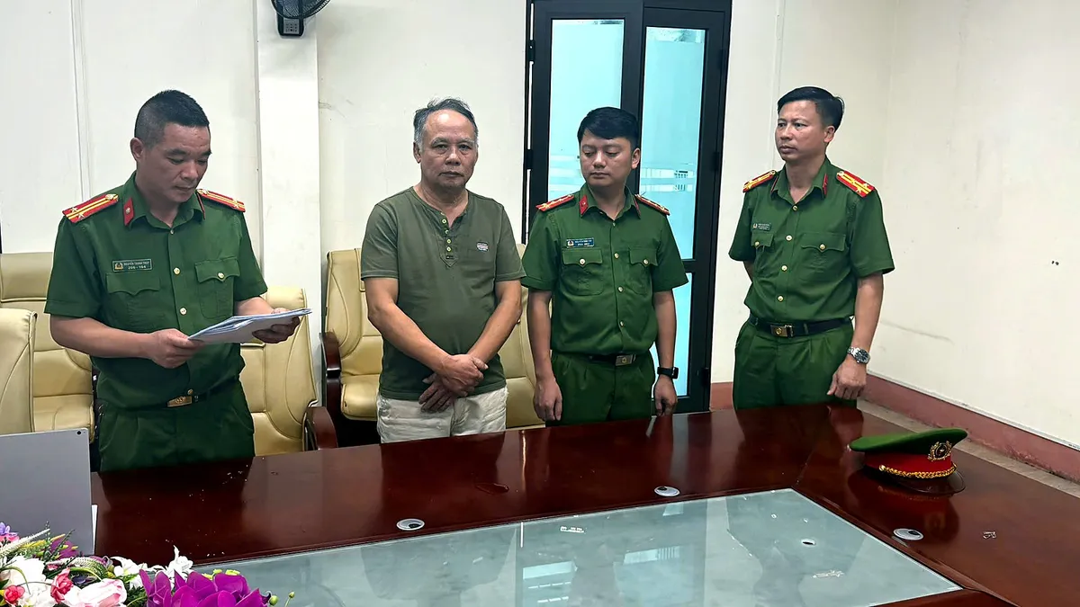 Bắt nguyên công chức thuế liên quan sai phạm tại tổ thu phí cửa khẩu Kim Thành - Ảnh 1.