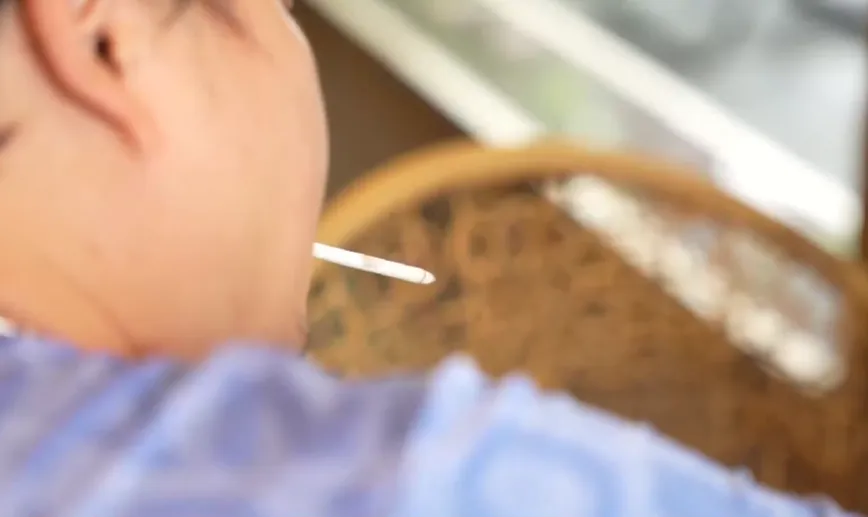 Đề xuất cấm hoàn toàn trưng bày, quảng cáo thuốc lá tại điểm bán - Ảnh 3.