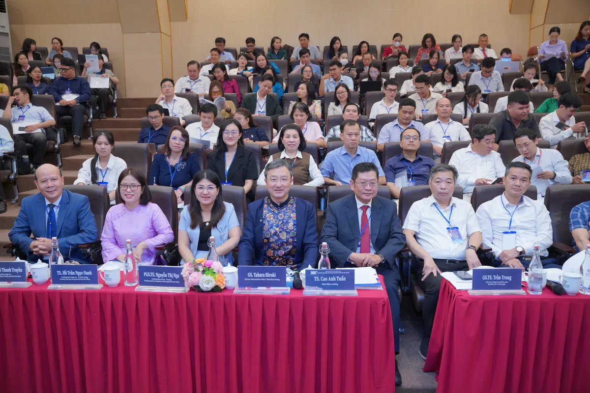 Hội thảo quốc tế về tr&iacute; tuệ nh&acirc;n tạo trong gi&aacute;o dục: Cơ hội v&agrave; th&aacute;ch thức với năng lực số của người thầy - Ảnh 3.