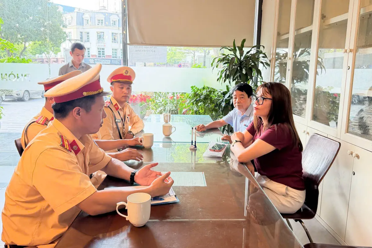 Hà Nội: Đồng loạt kiểm soát xe đưa đón học sinh, chấn chỉnh nhiều vi phạm - Ảnh 9.
