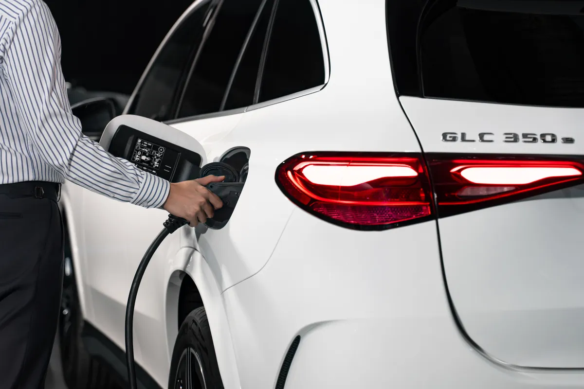 Xu hướng điện hóa các dòng SUV cỡ trung hạng sang tại Việt Nam - Ảnh 1.