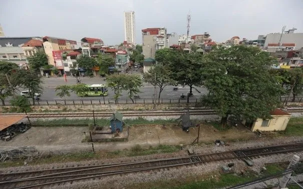 Trục Quốc lộ 1A qua phường Định Công, Hà Nội có chiều dài 1,49km, trong đó có Ga Giáp Bát. Ảnh: PV