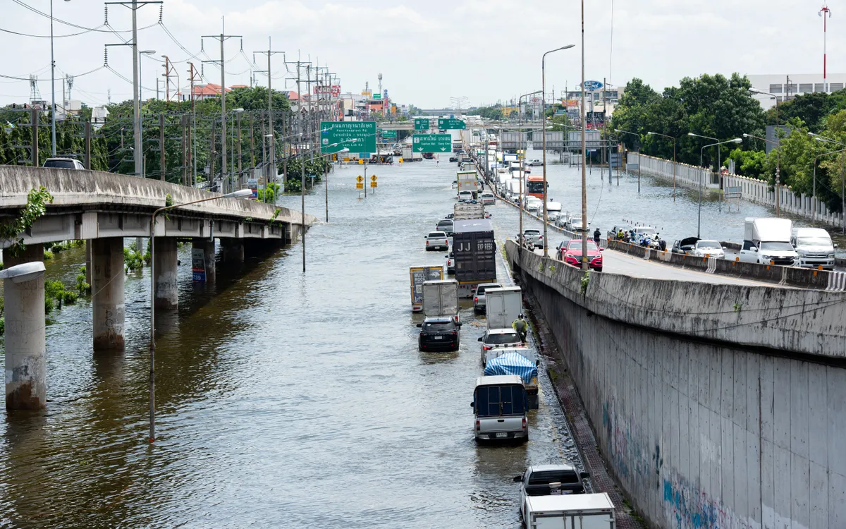 Thủ đô Bangkok của Thái Lan bị đảo lộn vì trận lụt lịch sử (Ảnh: Reuters/VTV Online)