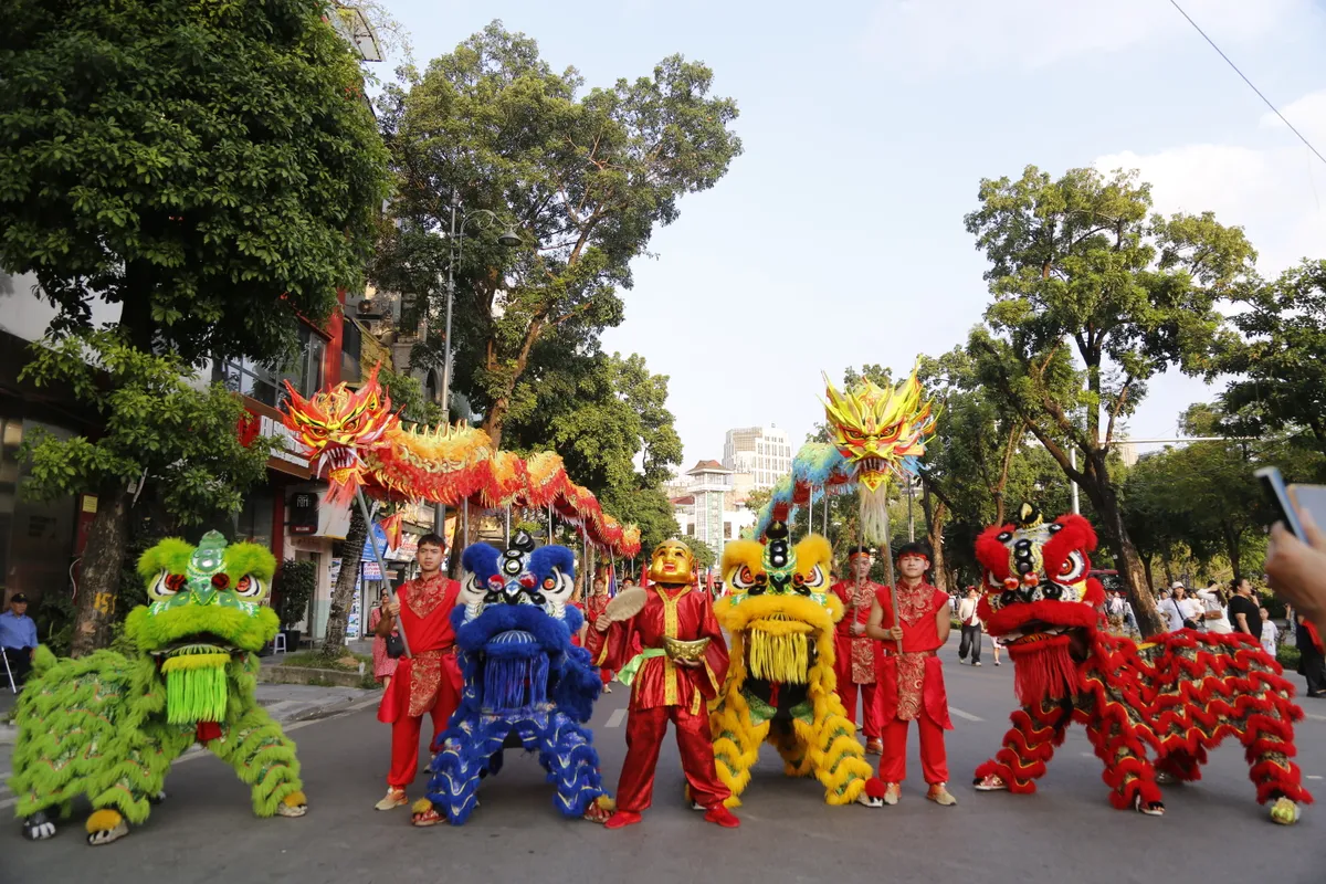 15 quốc gia hội tụ trong lễ hội đường phố "Sắc m&agrave;u năm ch&acirc;u" tại H&agrave; Nội - Ảnh 4.